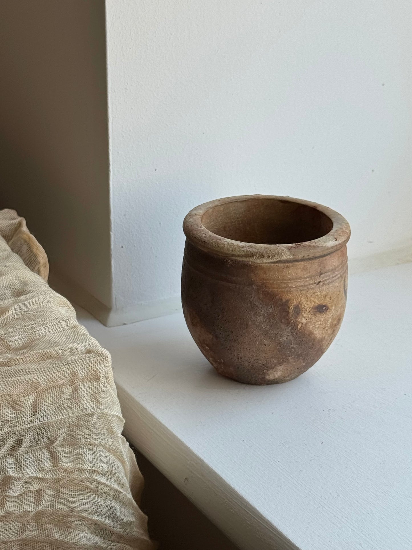 Small vintage pinch pot