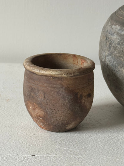 Small vintage pinch pot