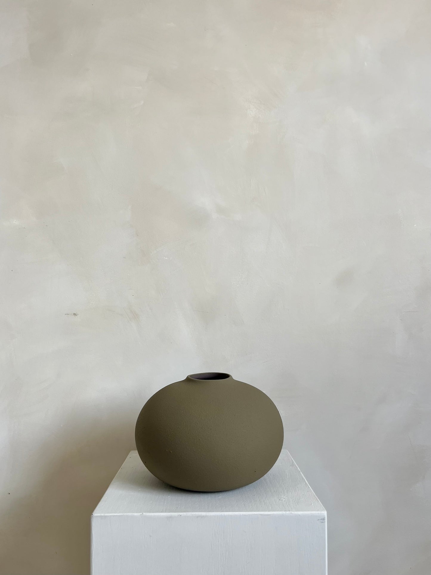 EARTH  | brown smooth texture rounded minimal vase