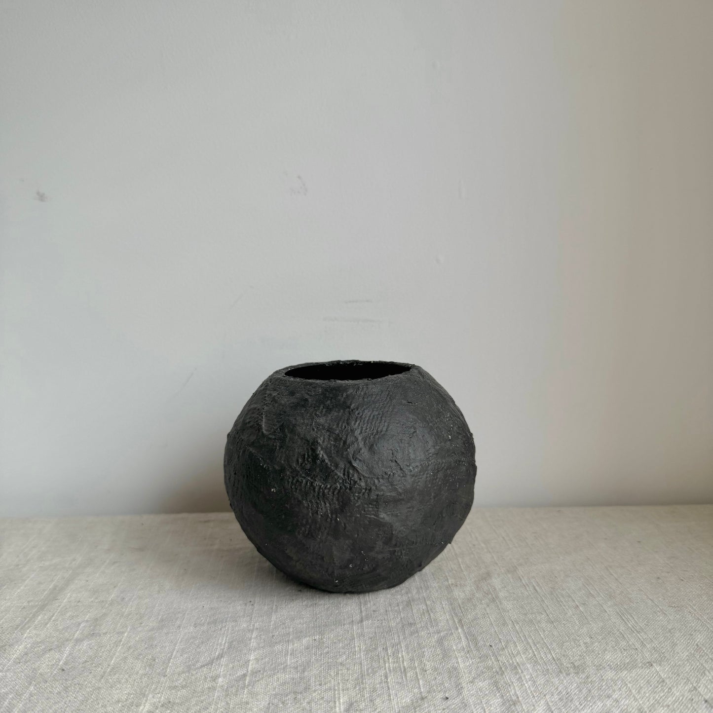 EARTH  |  brown/black textured round vase