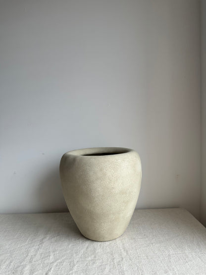 Up-cycled  |  light beige stone-effect pot