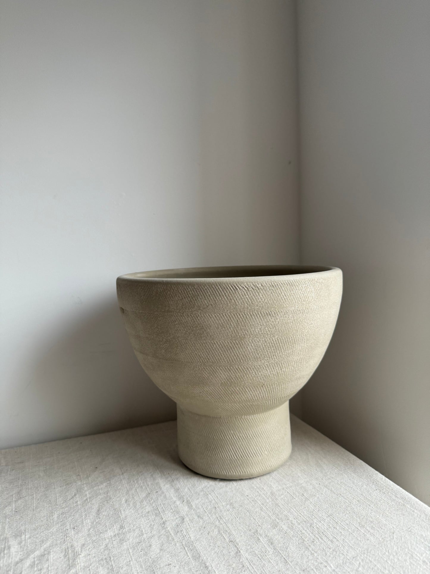 CLOUD  |  beige line detail pedestal planter/pot