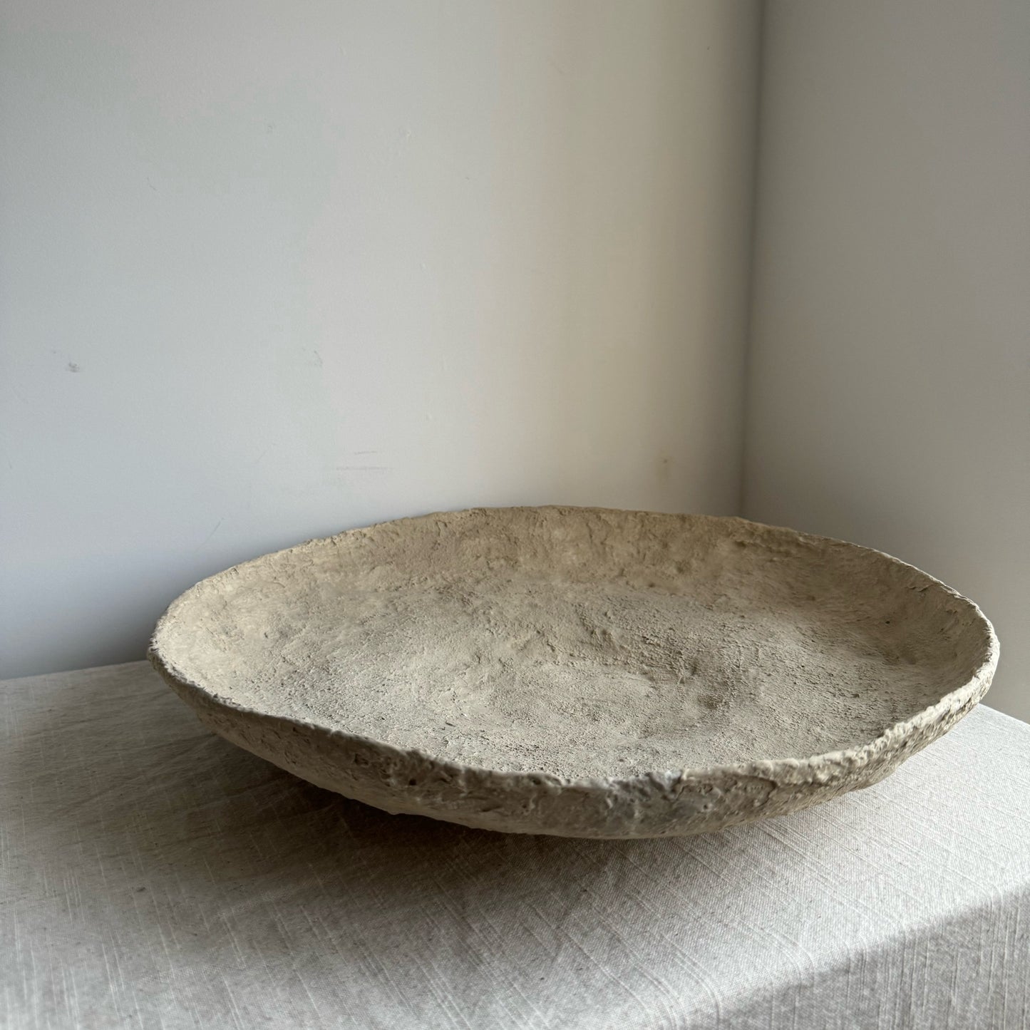 CLOUD  |   XL light beige textured round flat display bowl