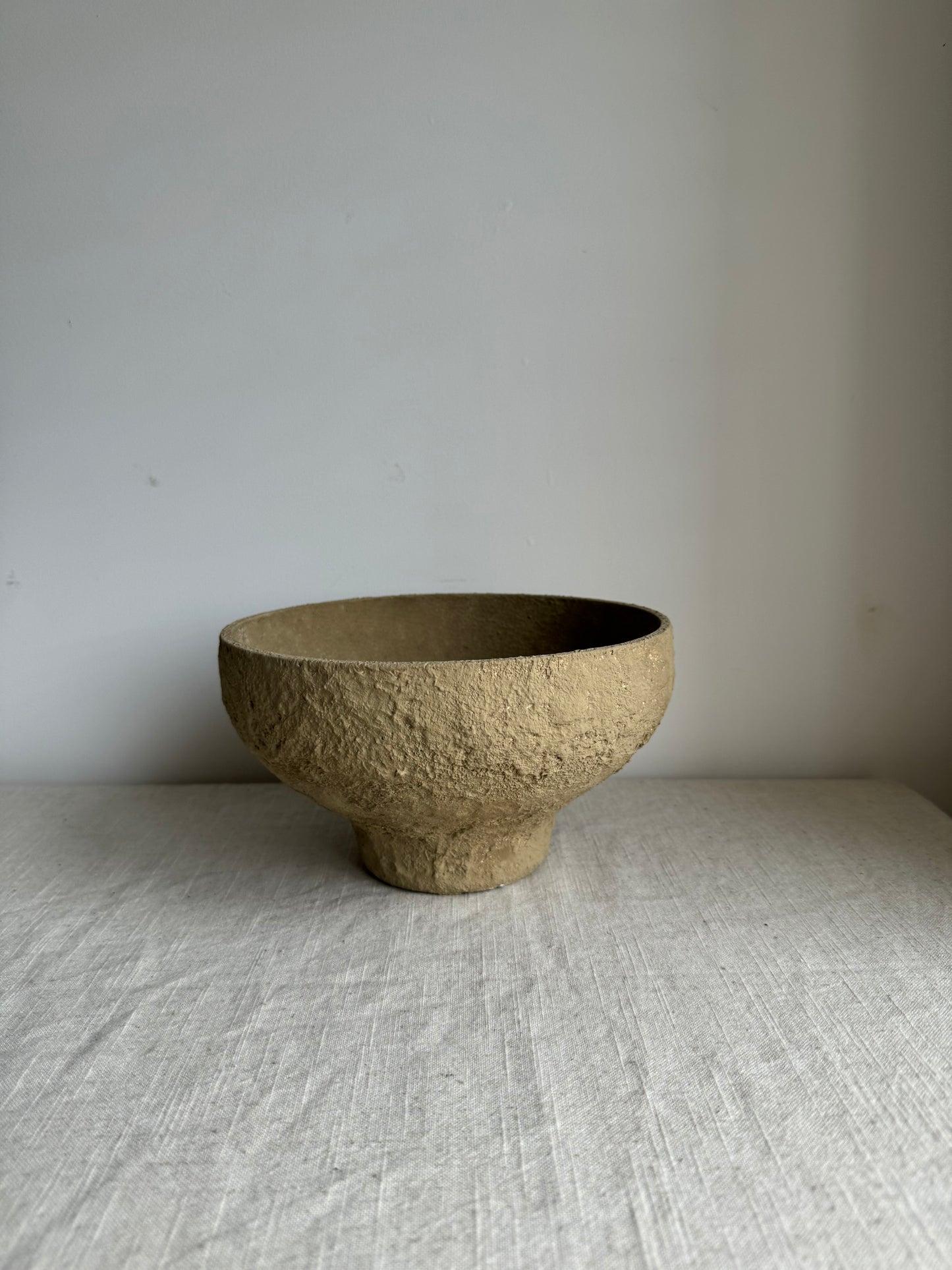 EARTH  | warm brown/beige textured pedestal decorative bowl