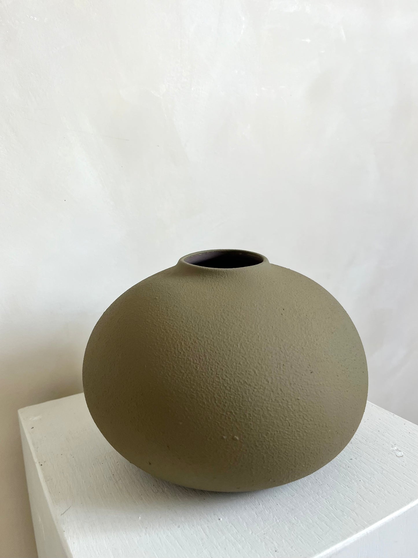 EARTH  | brown smooth texture rounded minimal vase