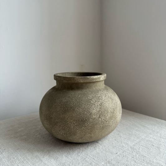 EARTH  | light beige earthy stone effect rounded pot