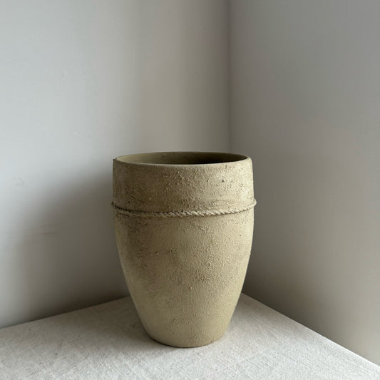 EARTH  | line detail brown-beige lightly textured pot