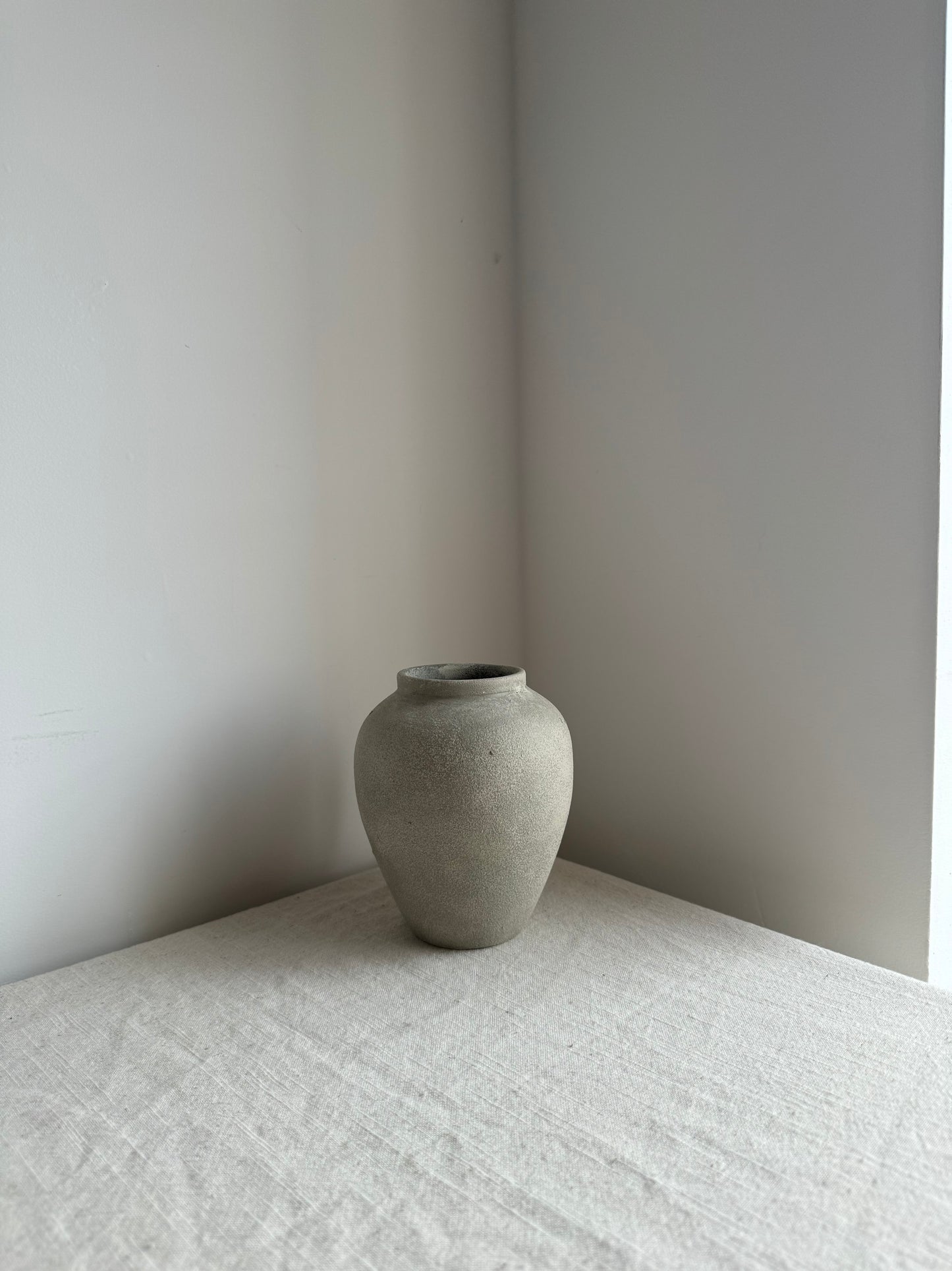 CLOUD  |  small neutral textured vase