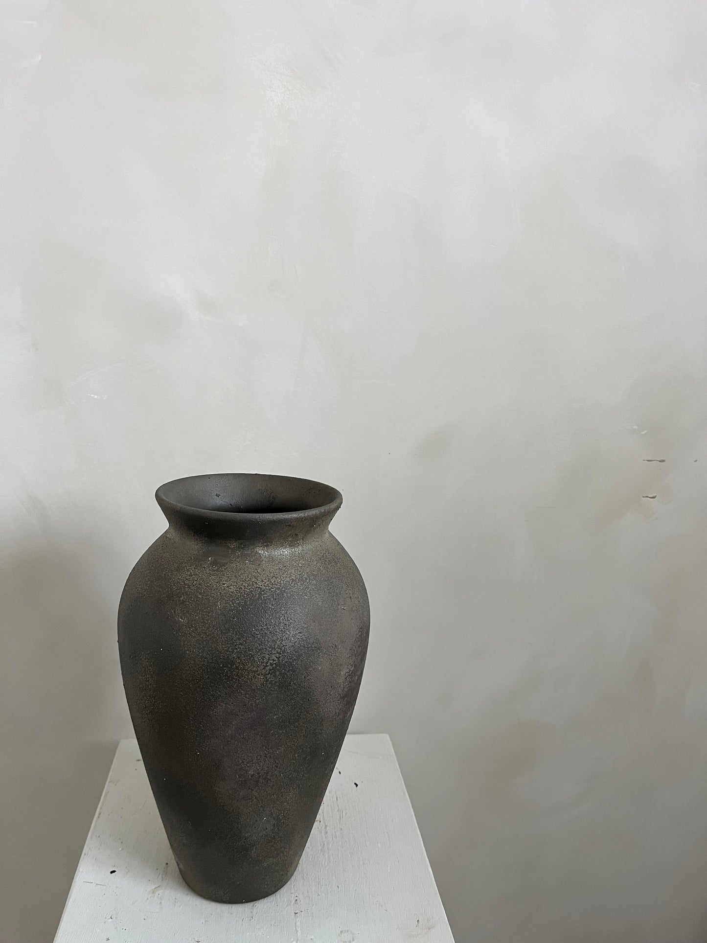 EARTH  |  dark brown classic slim vase