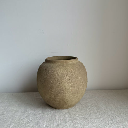 EARTH  |  warm brown round vase