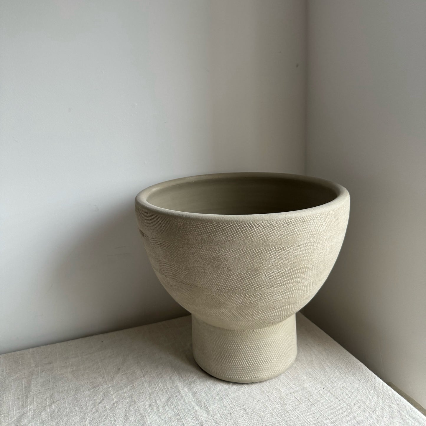 CLOUD  |  beige line detail pedestal planter/pot