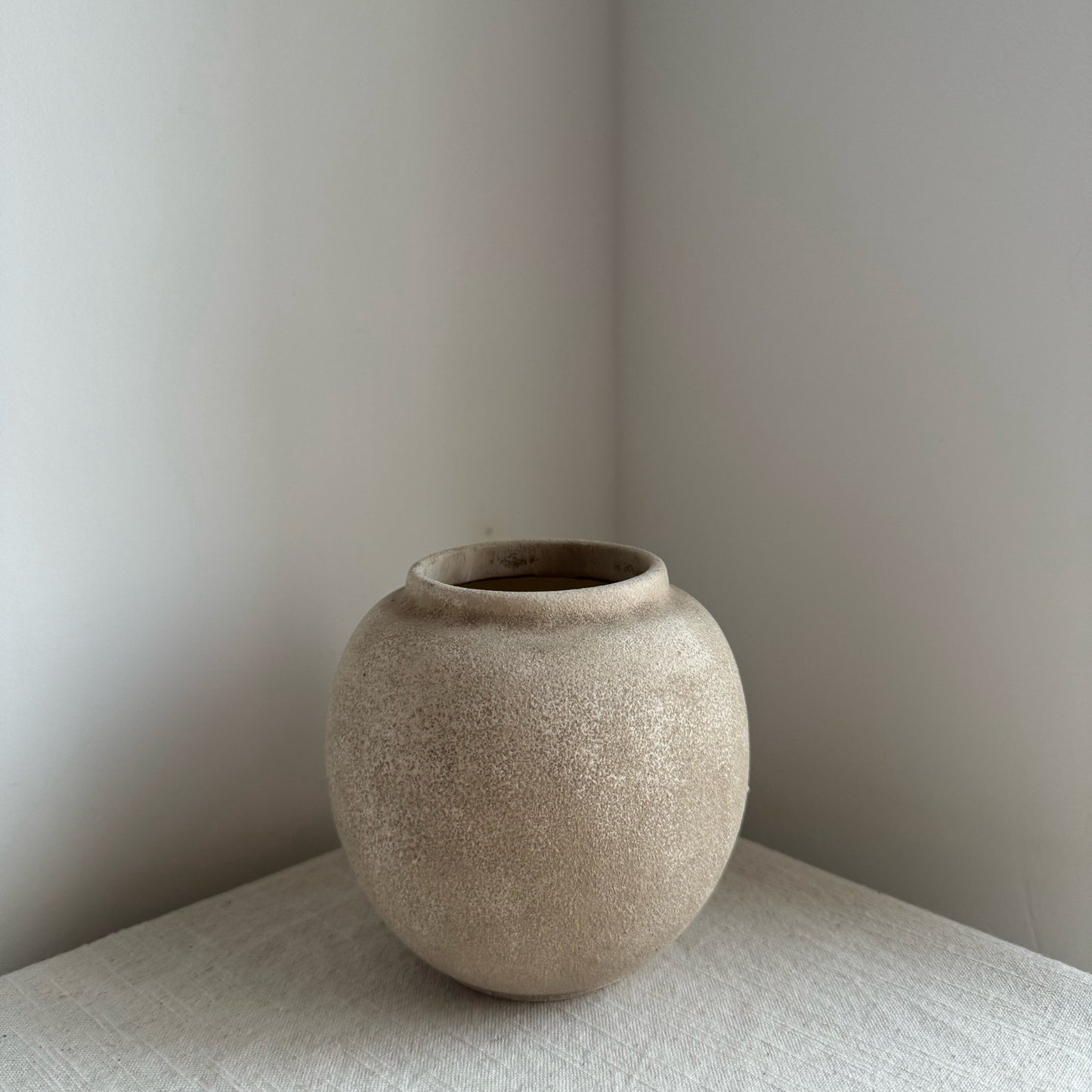 CLOUD  |  warm beige rounded pot