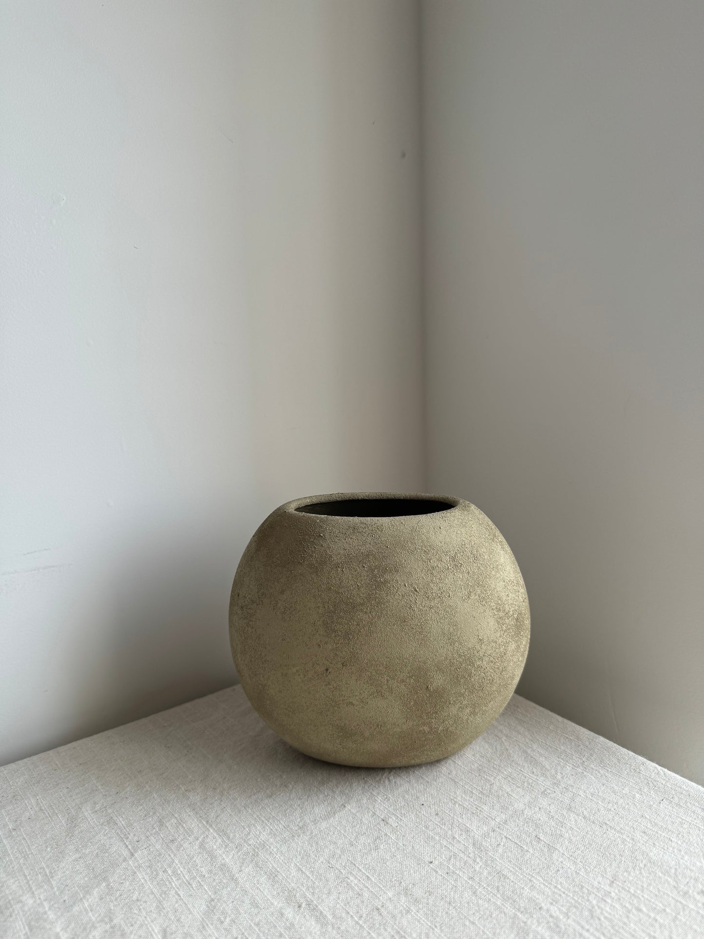 EARTH  |  warm brown textured rounded slim vase