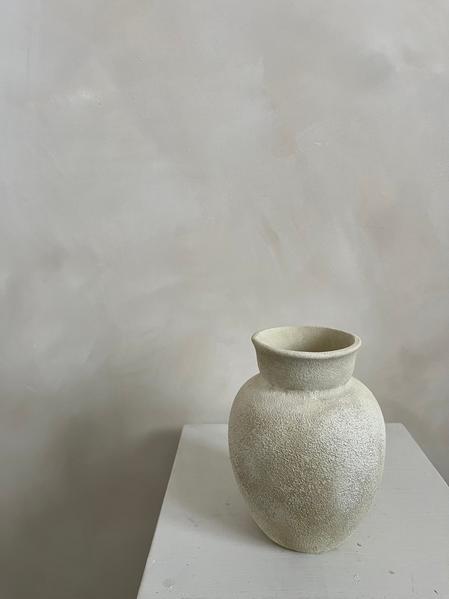 CLOUD  |  small rounded stone-effect pot