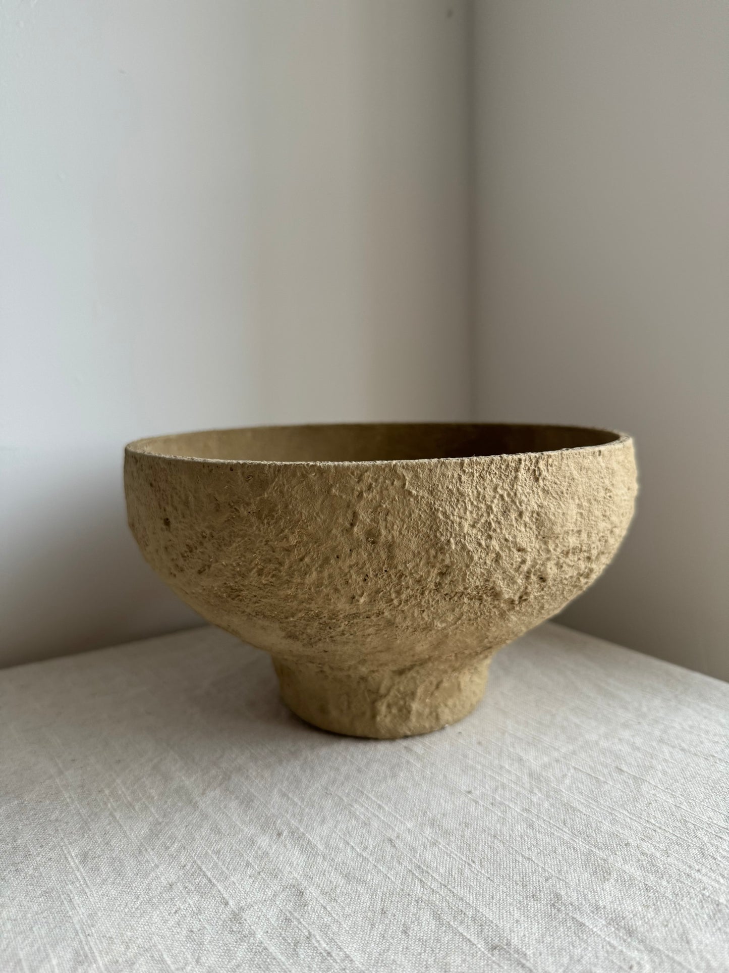 EARTH  | warm brown/beige textured pedestal decorative bowl