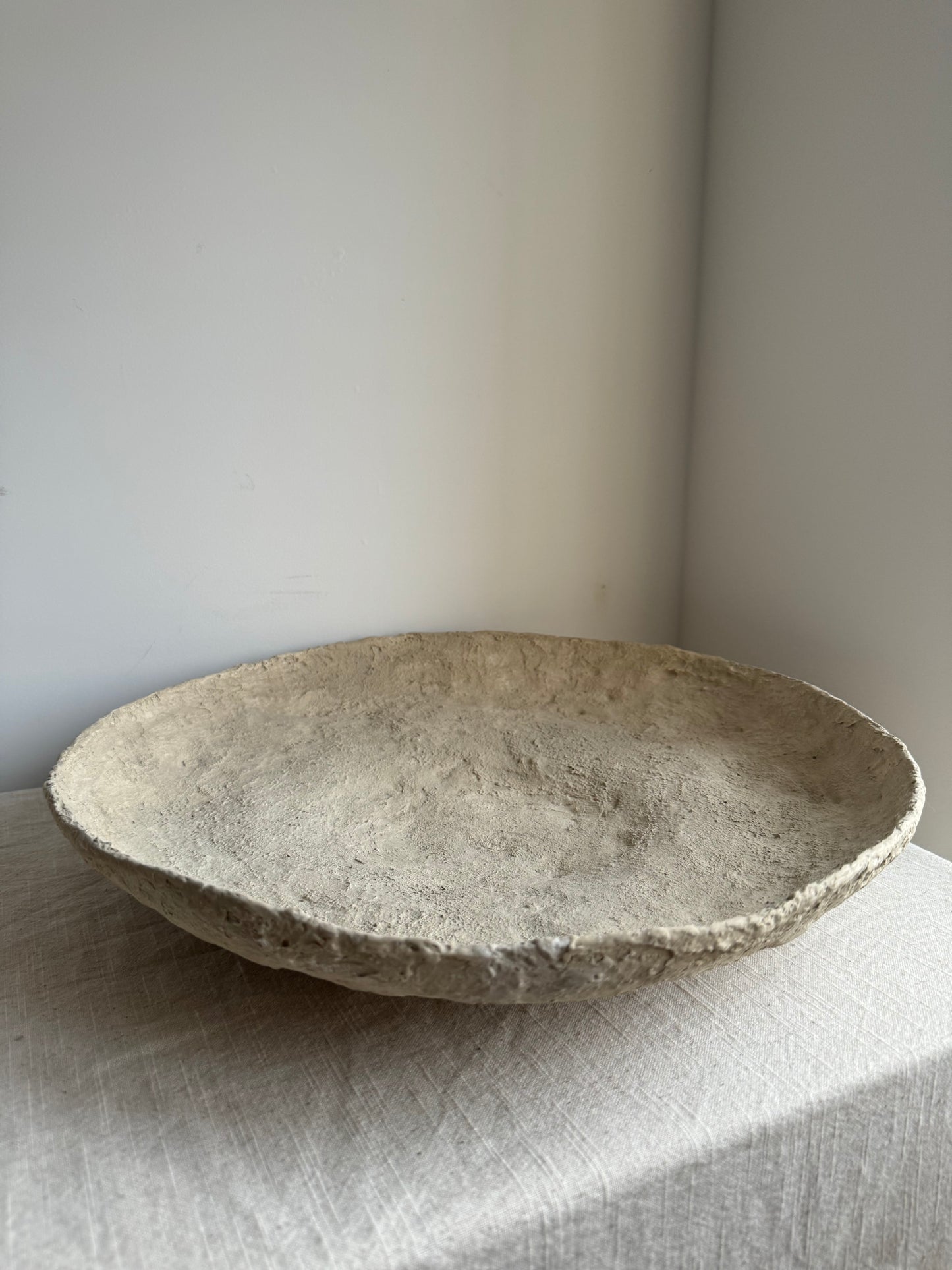 CLOUD  |   XL light beige textured round flat display bowl