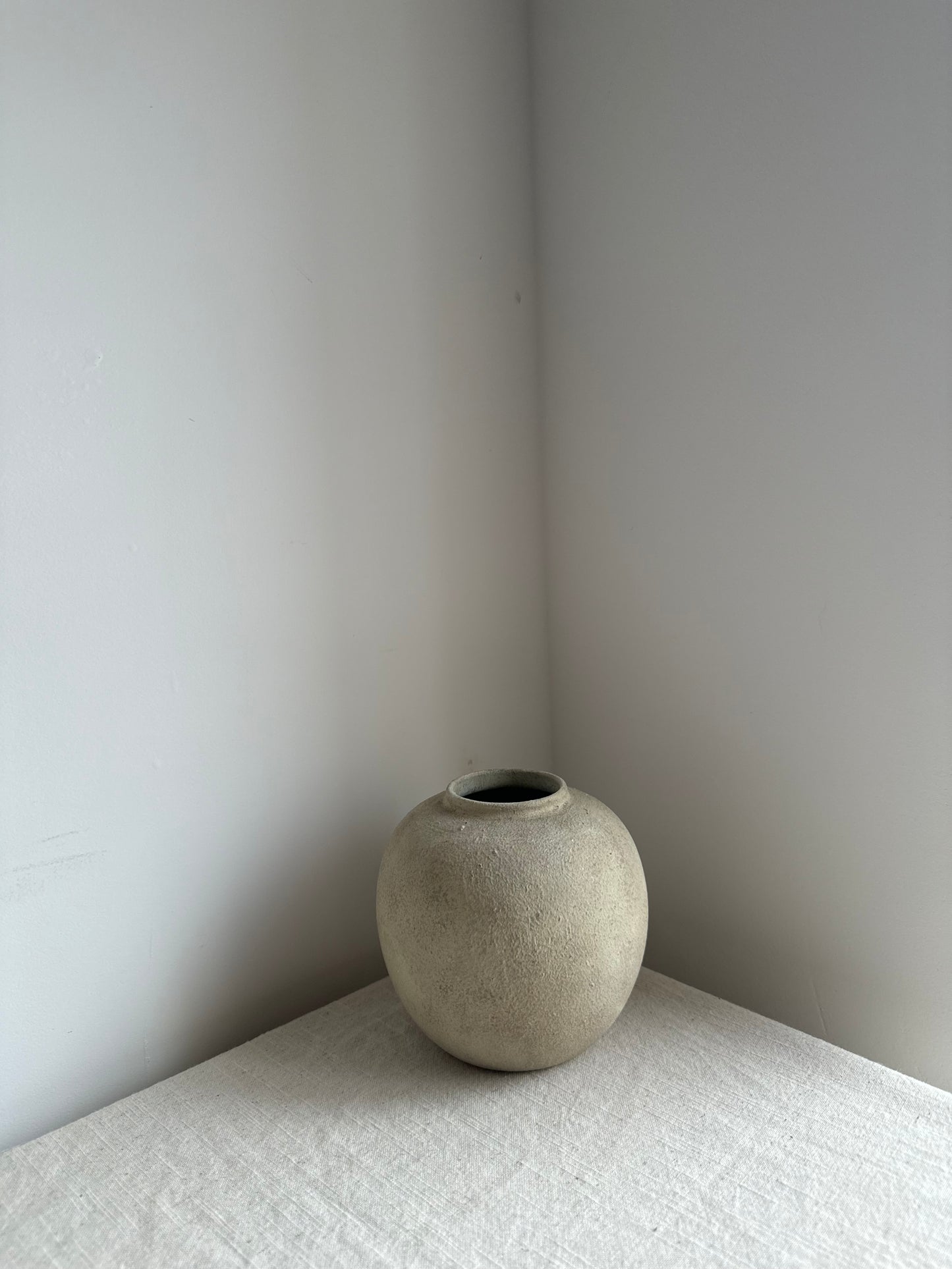 CLOUD  |  beige rounded pot