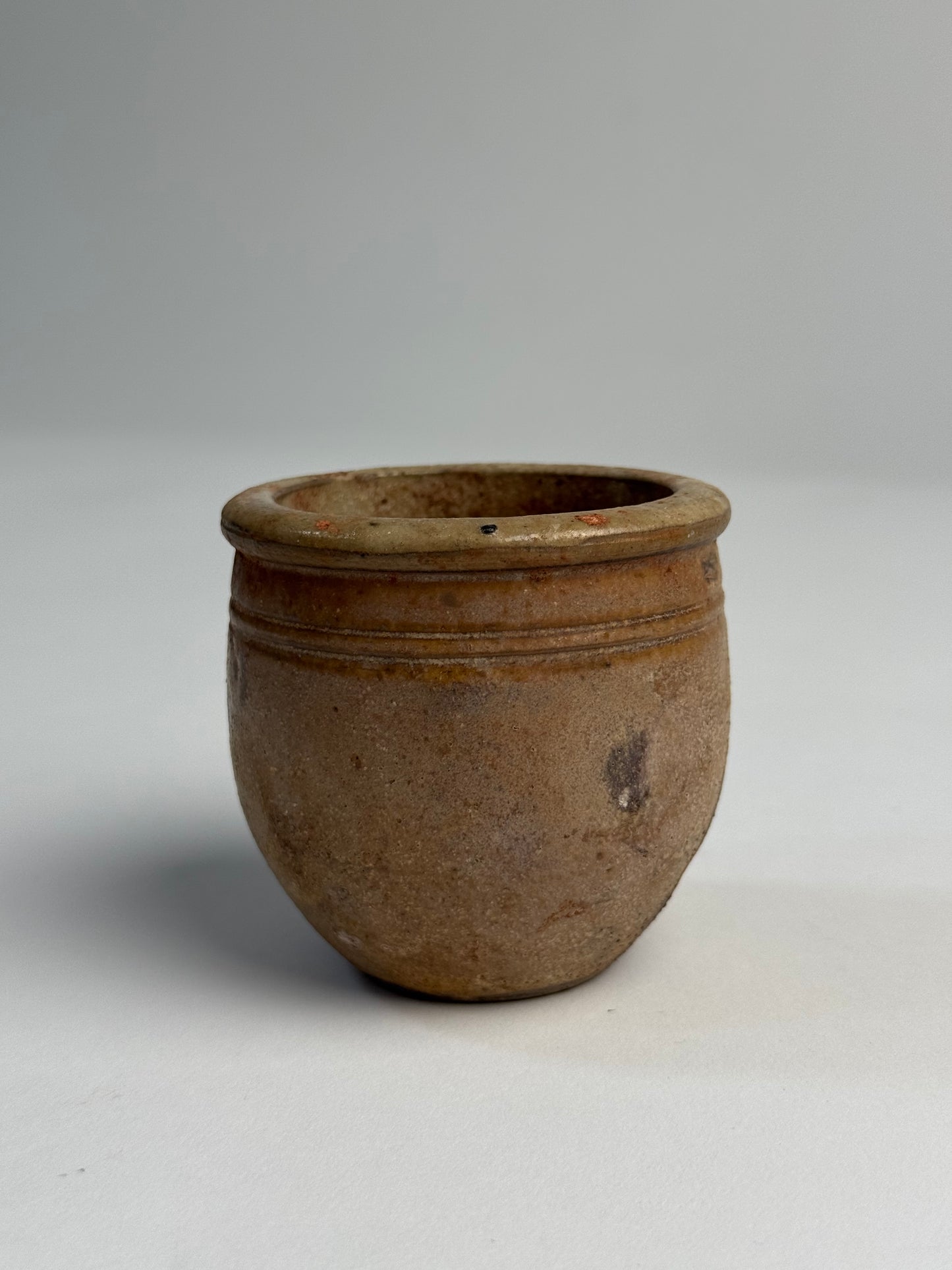 Small vintage pinch pot
