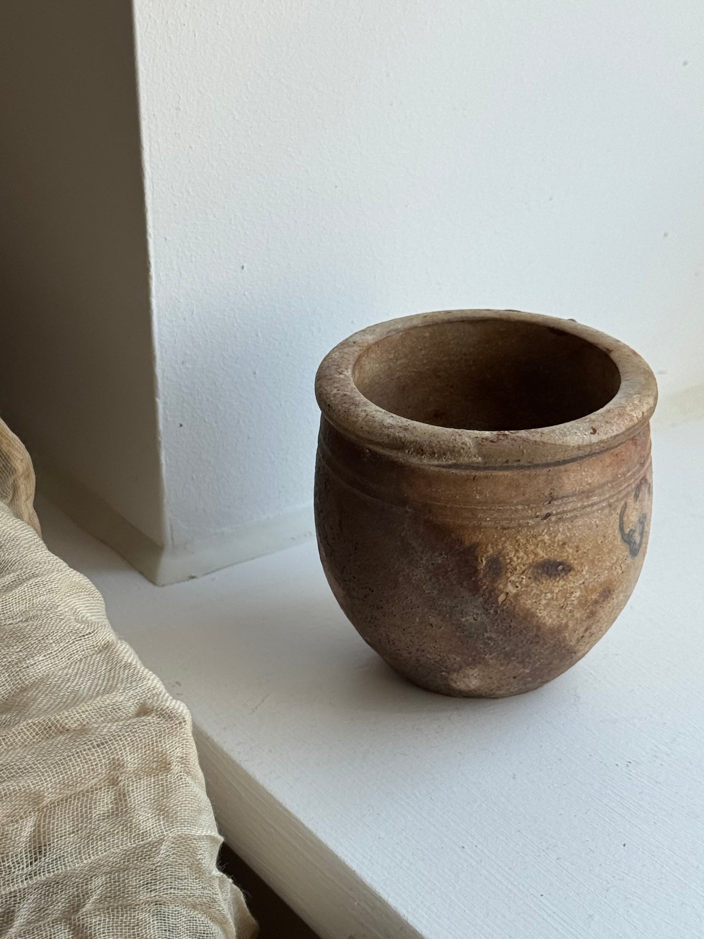Small vintage pinch pot