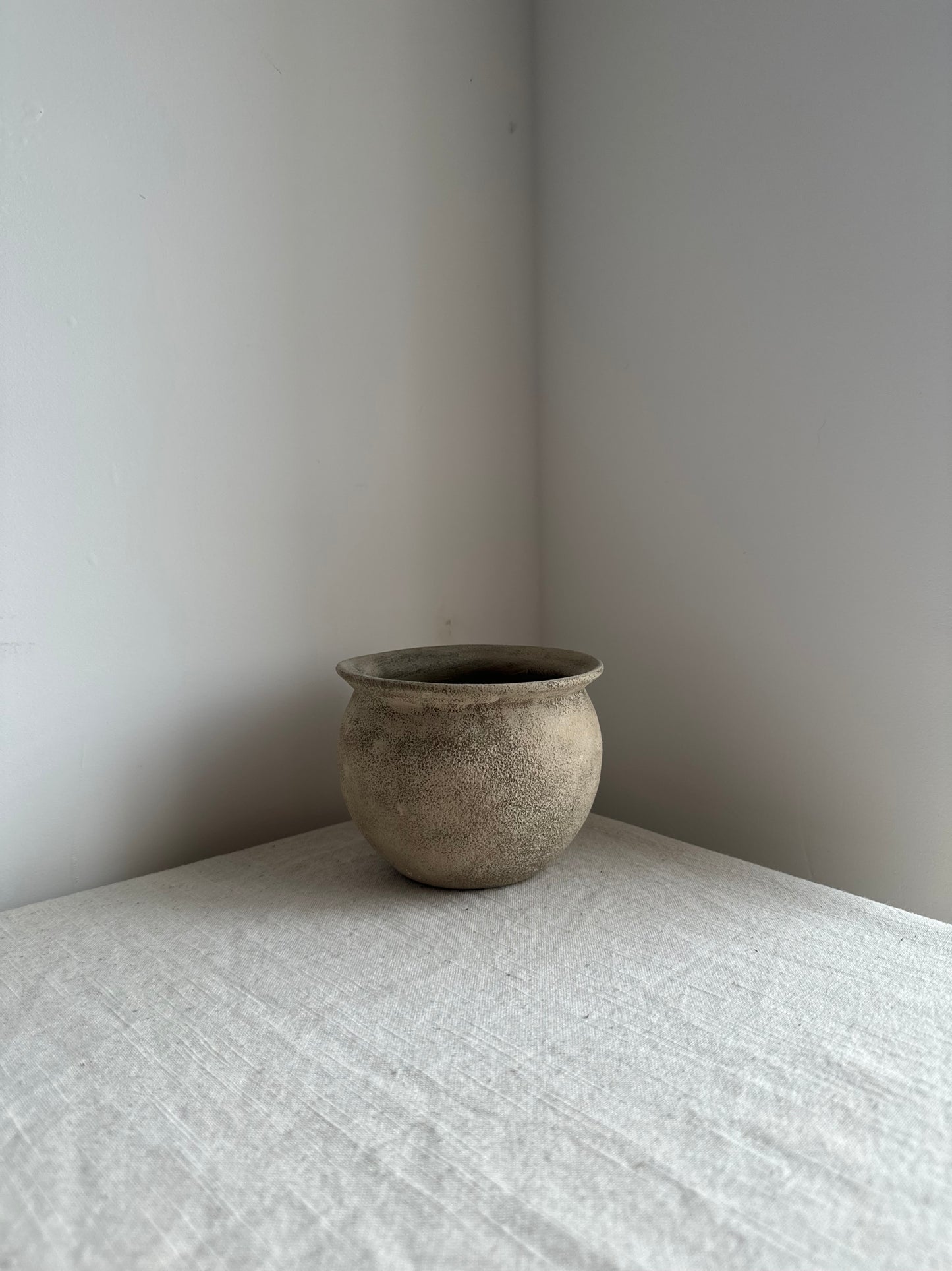 EARTH  |  light brown textured pot