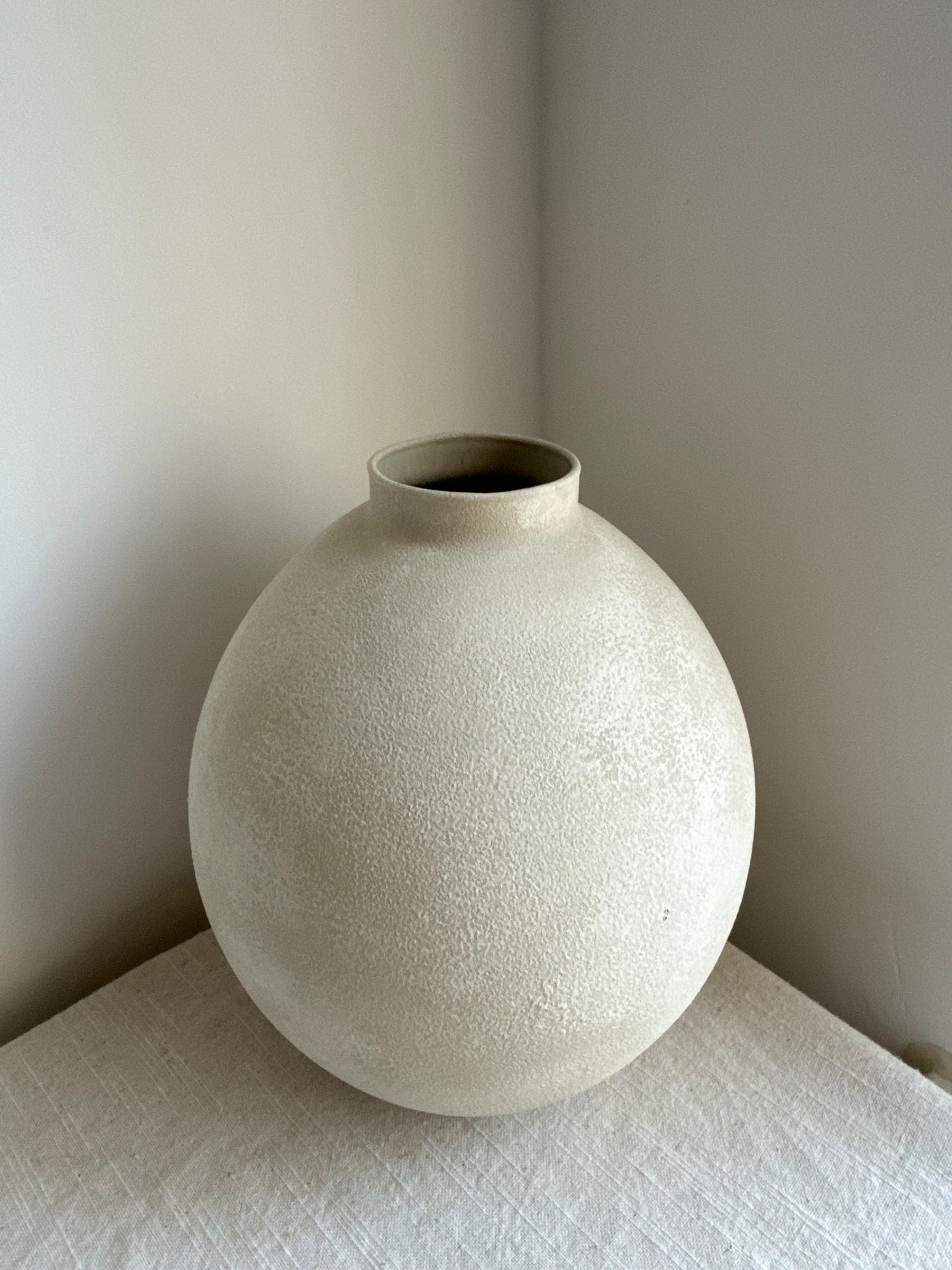 CLOUD  |  light beige rounded vase