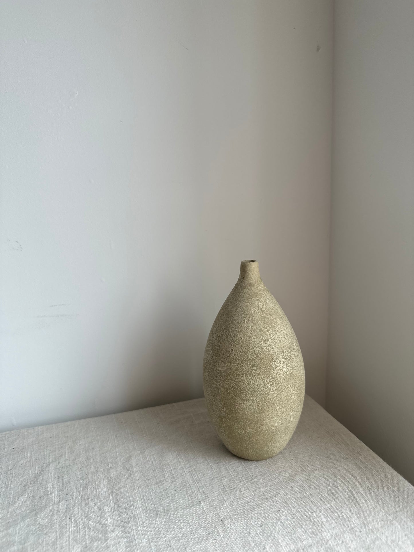 CLOUD  |  mottled beige teardrop vase