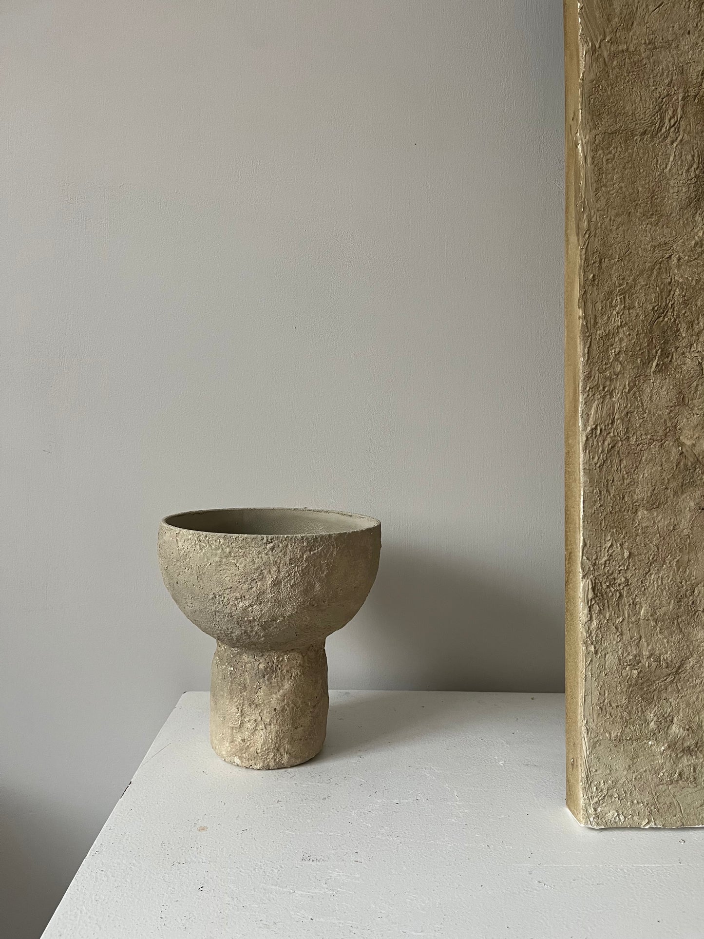 CLOUD  |   Light beige textured rounded pedestal bowl