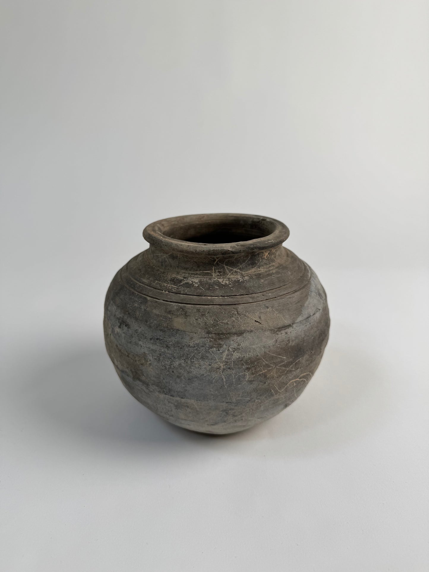 Rounded Nong Phai pot