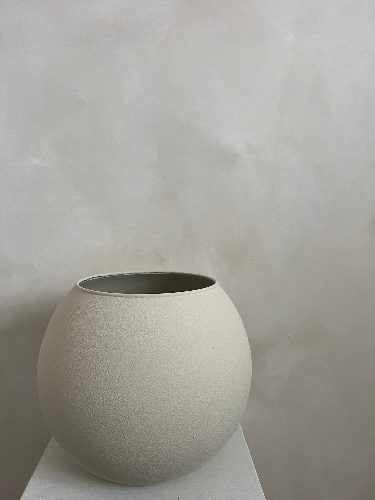 CLOUD  |   light beige rounded minimal soft matte vase