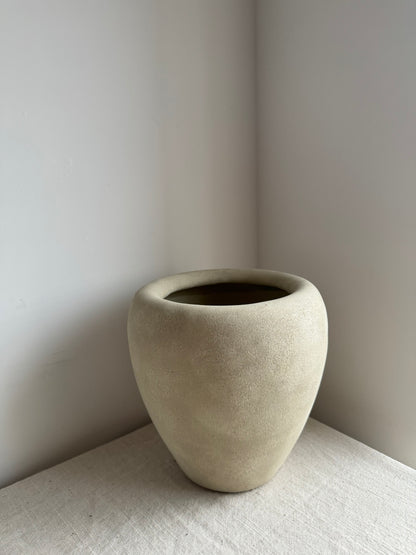 Up-cycled  |  light beige stone-effect pot