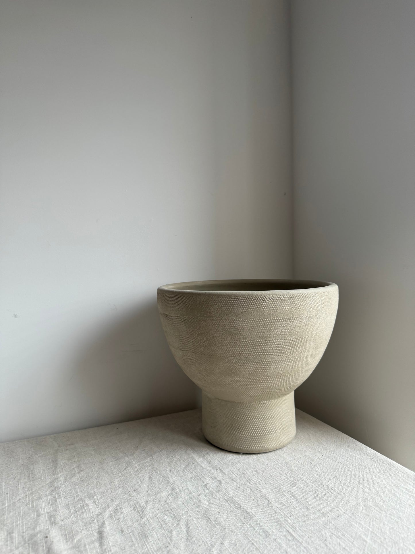 CLOUD  |  beige line detail pedestal planter/pot