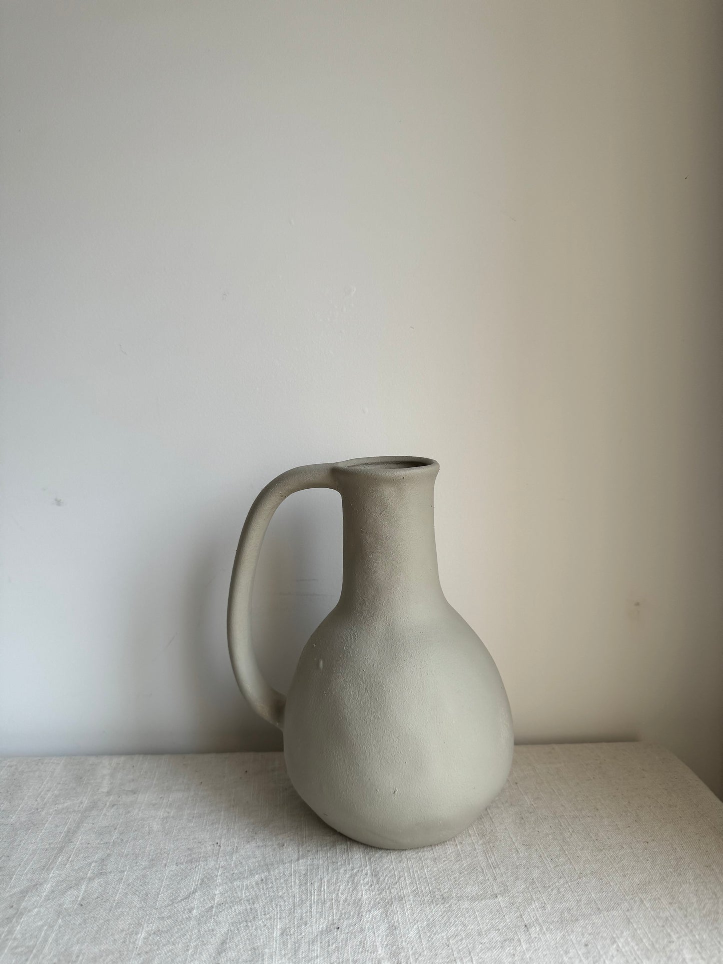 CLOUD  |  beige handle detail vase