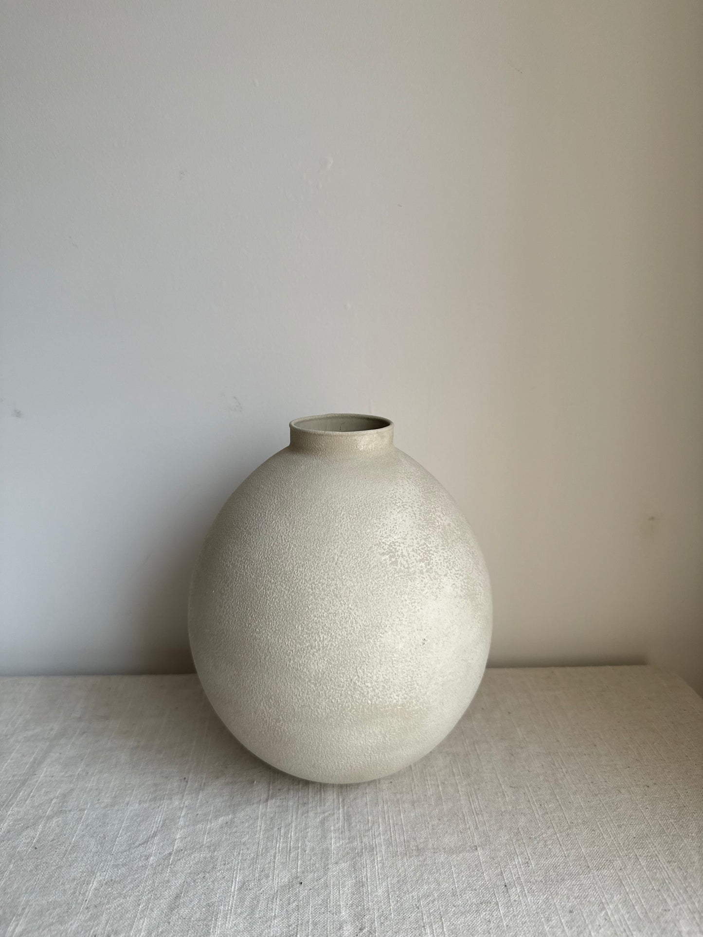 CLOUD  |  light beige rounded vase