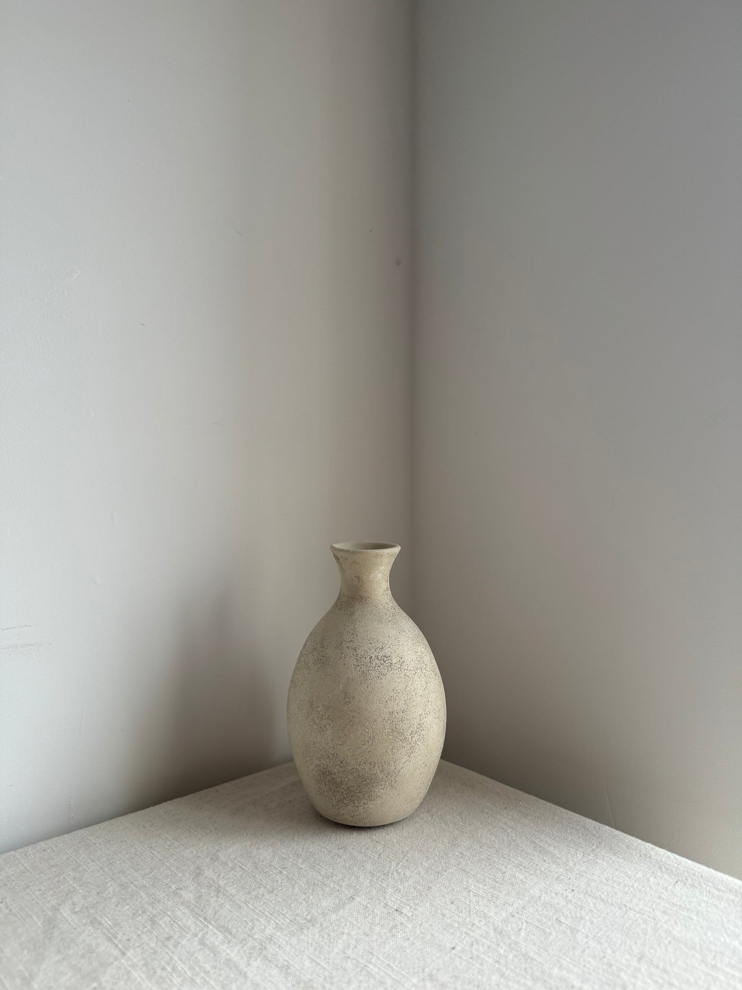 CLOUD  |  light beige teardrop vase