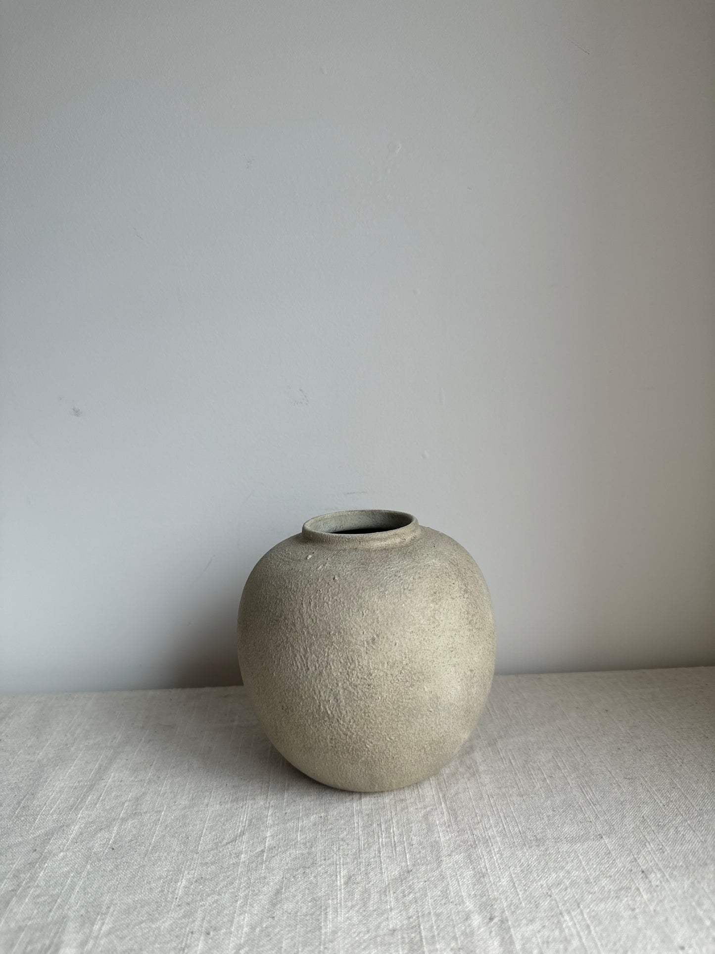 CLOUD  |  beige rounded pot