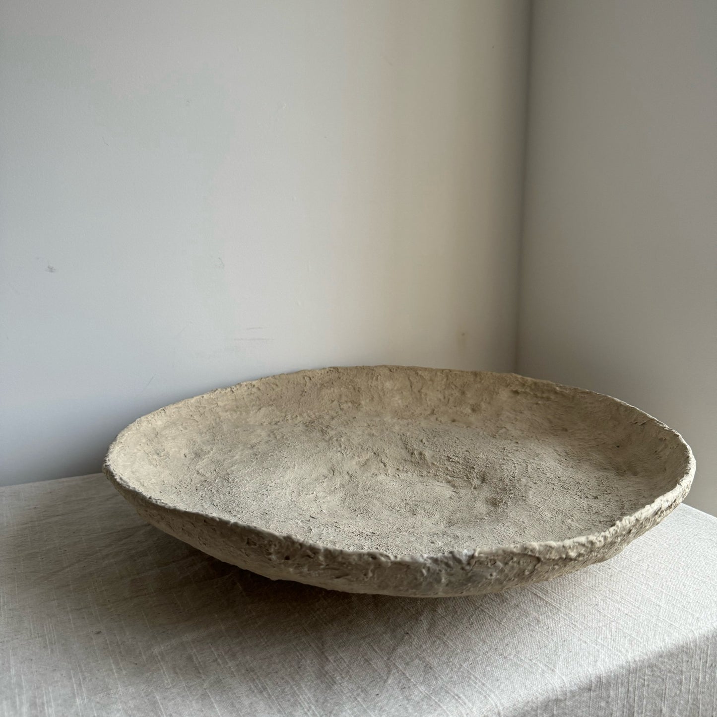 CLOUD  |   XL light beige textured round flat display bowl