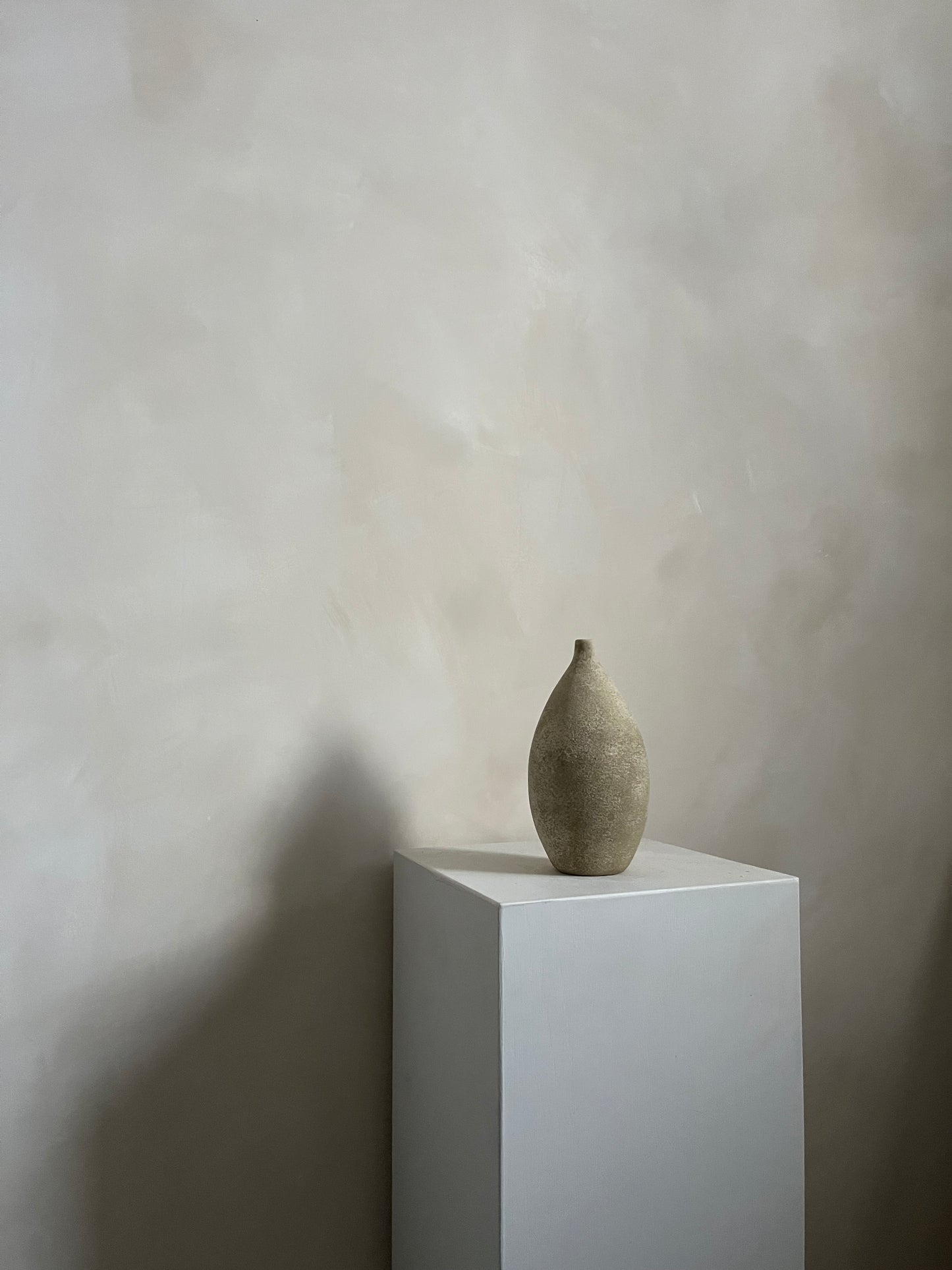 CLOUD  |  mottled beige teardrop vase