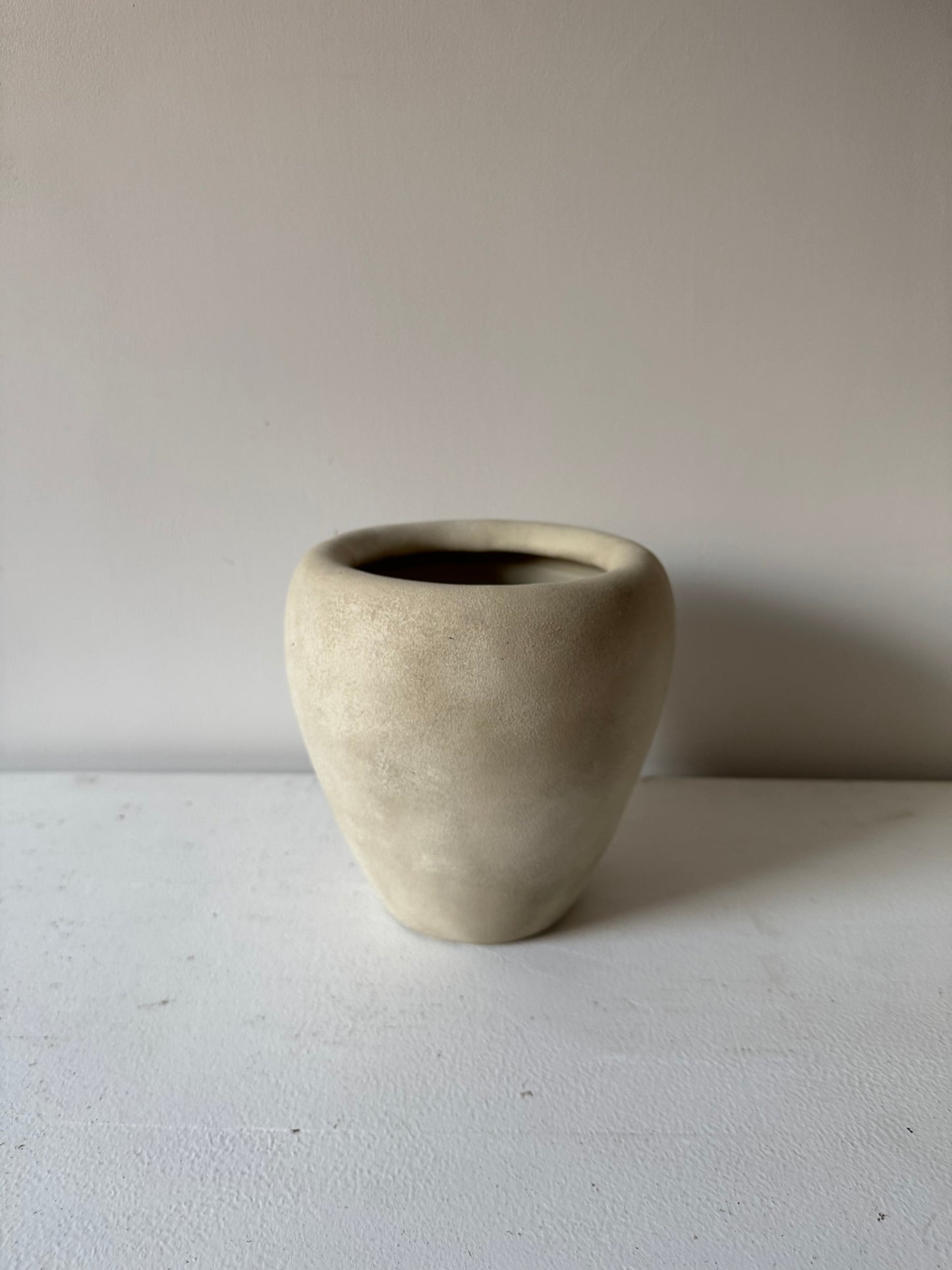 Up-cycled  |  light beige stone-effect pot