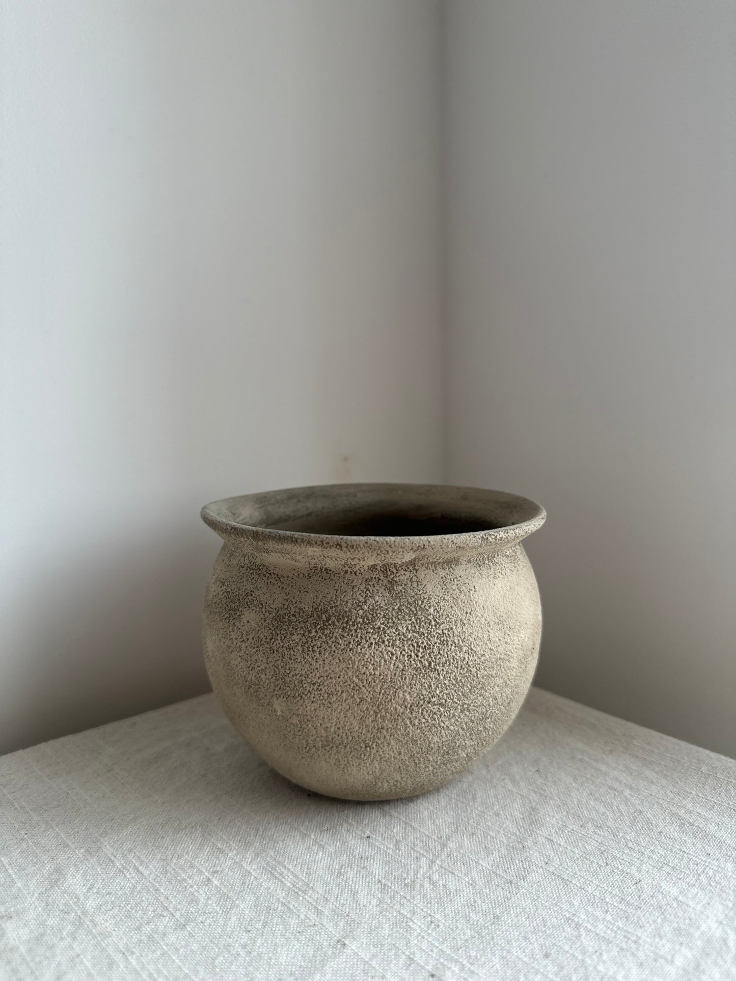 EARTH  |  light brown textured pot