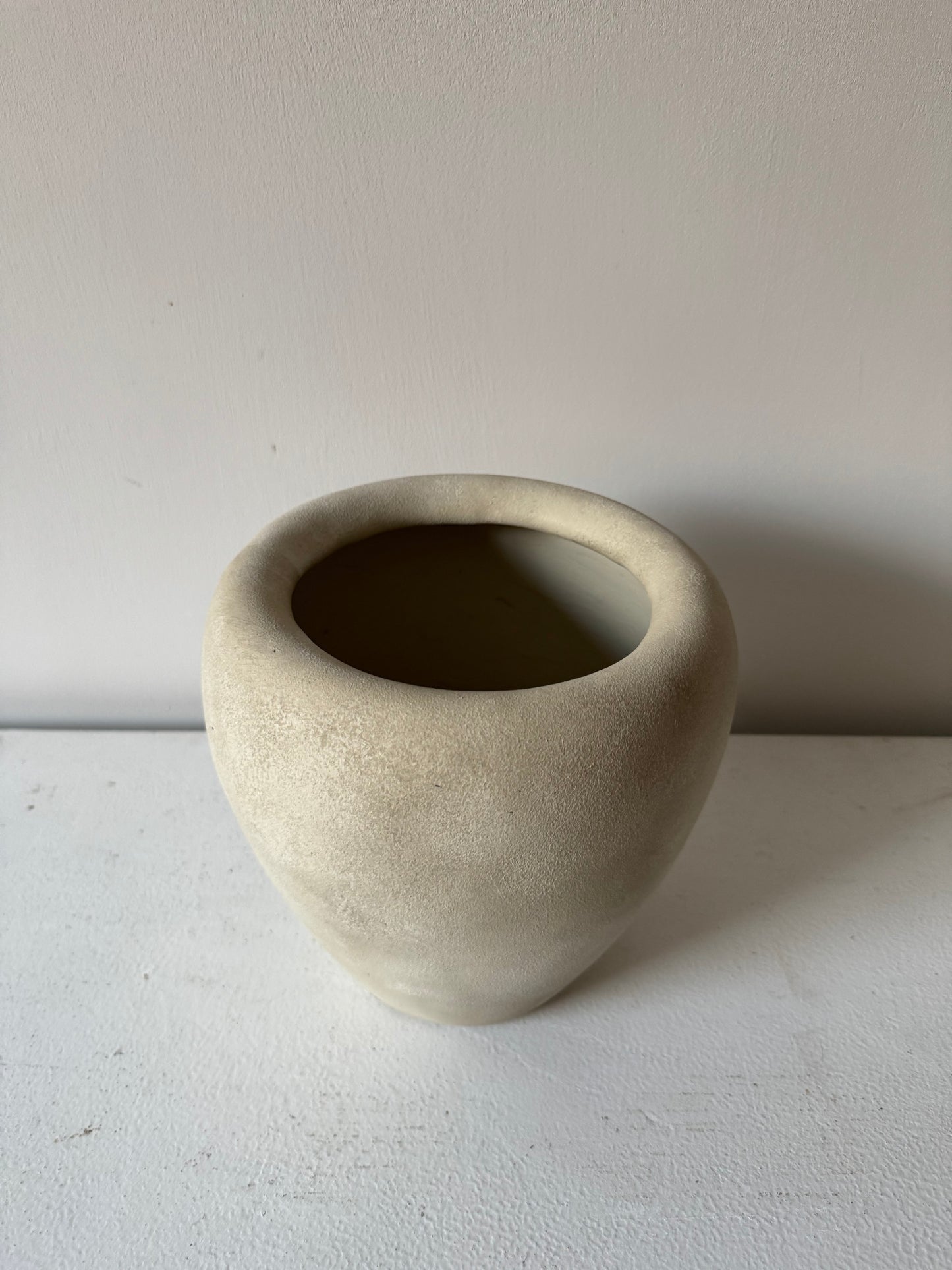 Up-cycled  |  light beige stone-effect pot