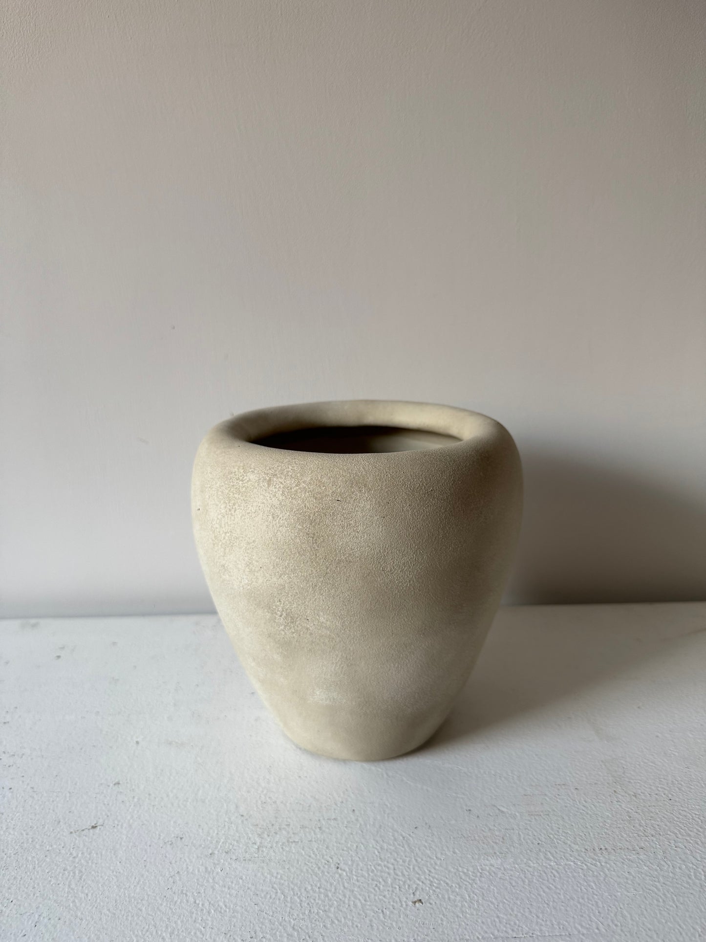 Up-cycled  |  light beige stone-effect pot