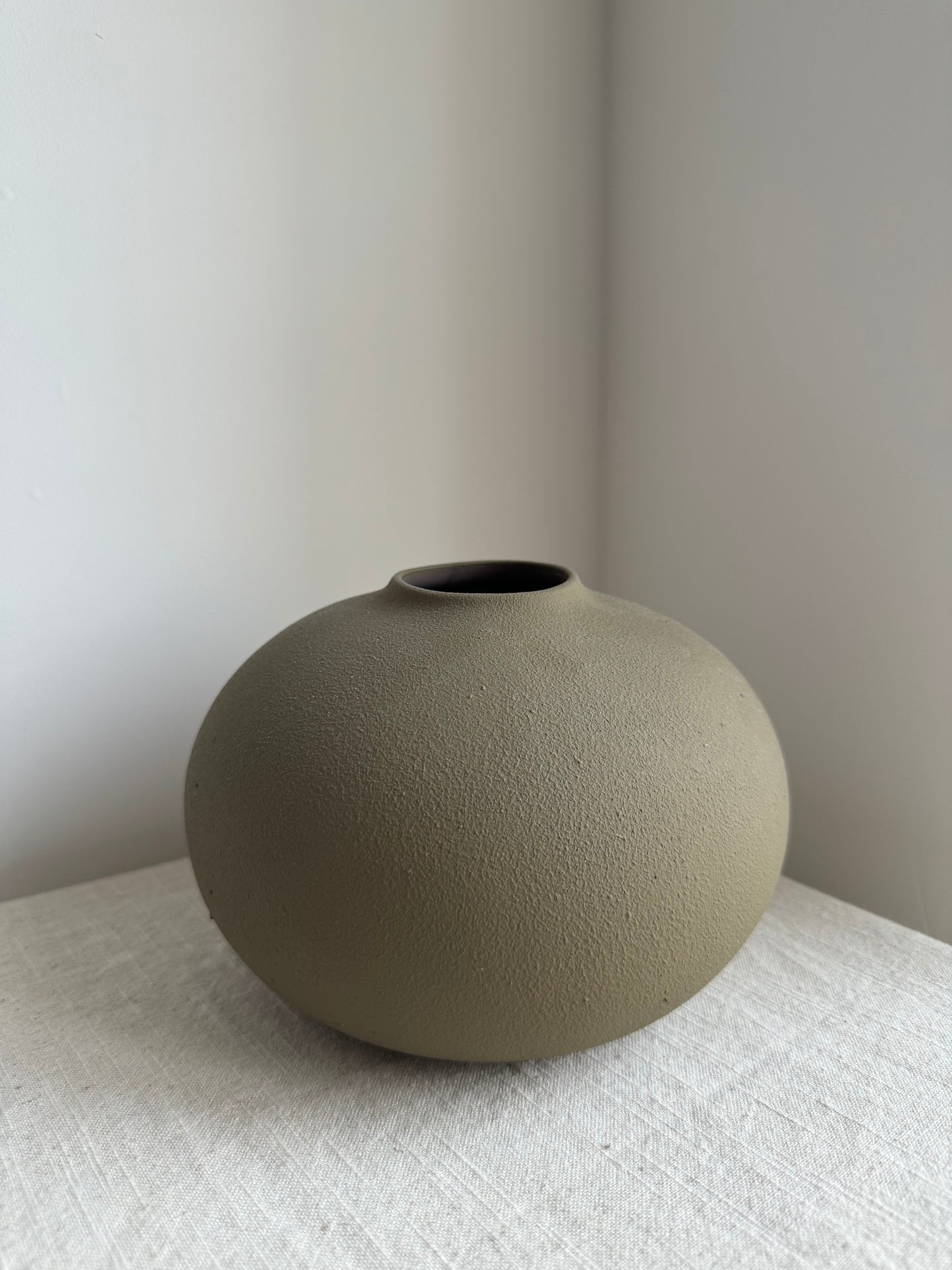 EARTH  | brown smooth texture rounded minimal vase