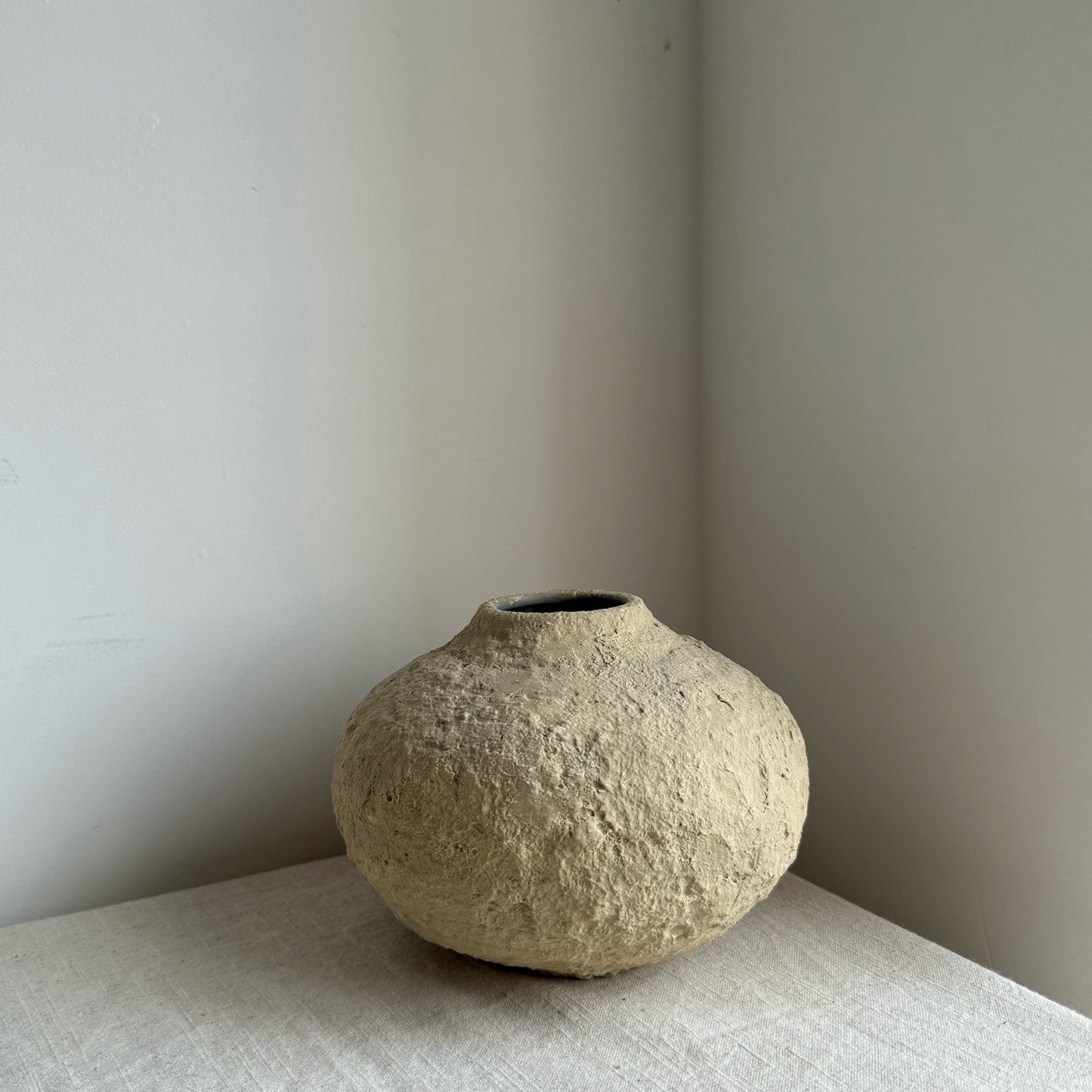 EARTH  | beige heavy texture rounded vase