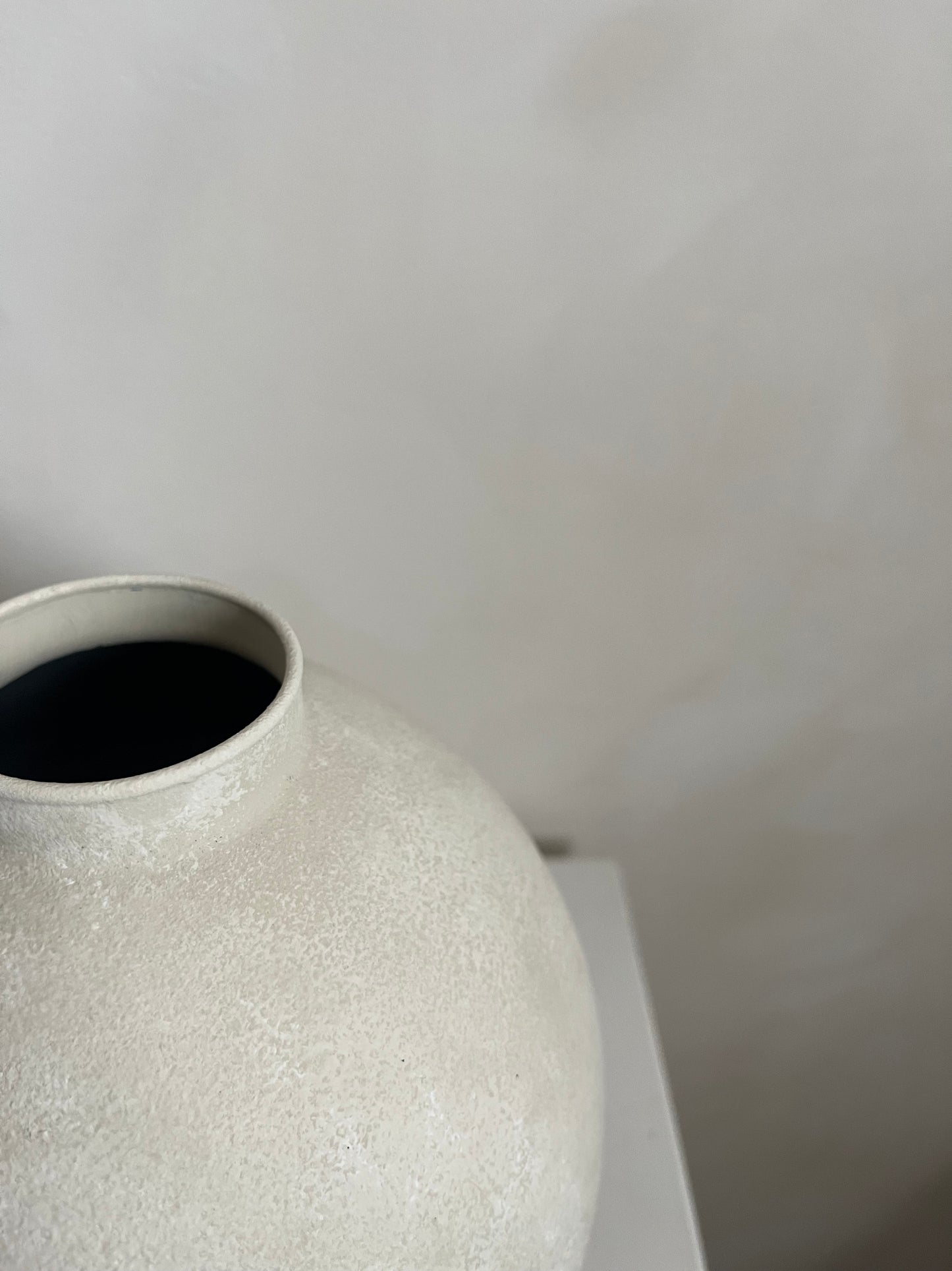 CLOUD  |  light beige rounded vase