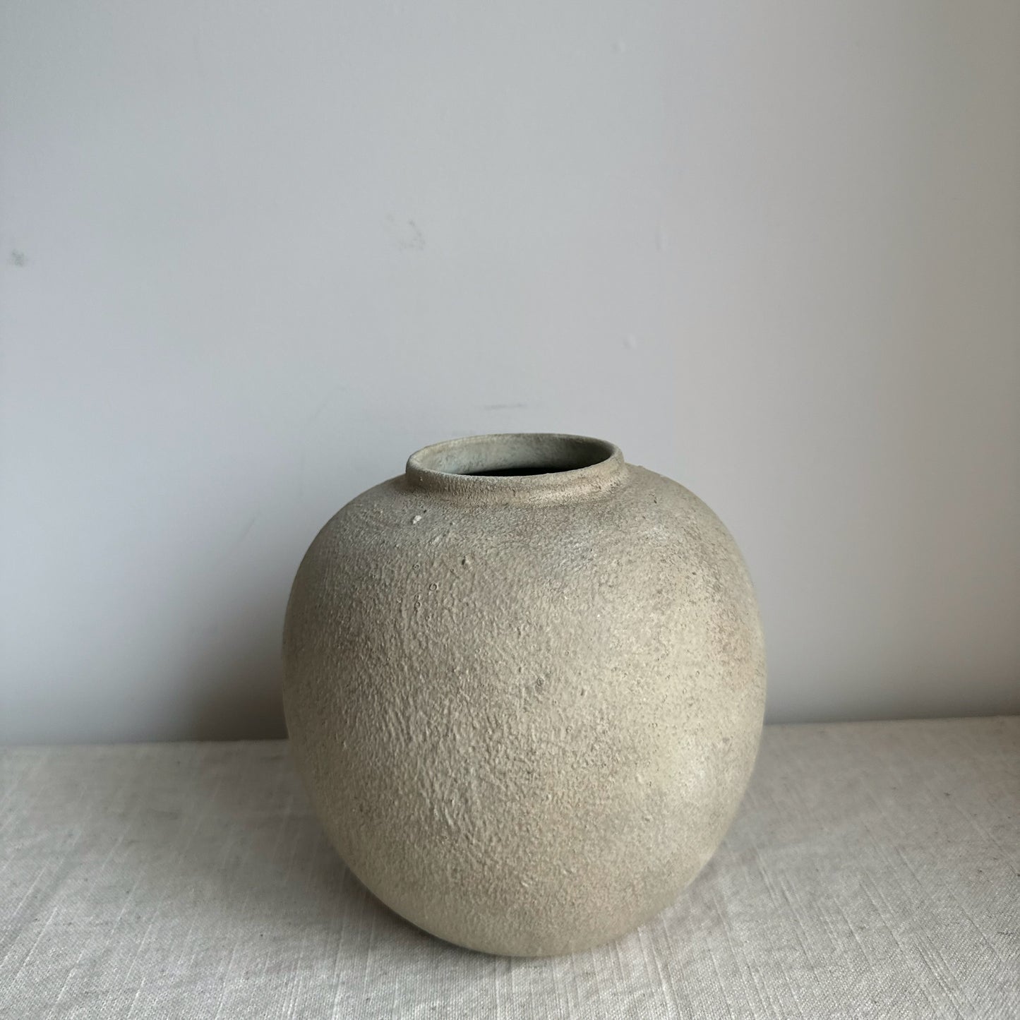 CLOUD  |  beige rounded pot