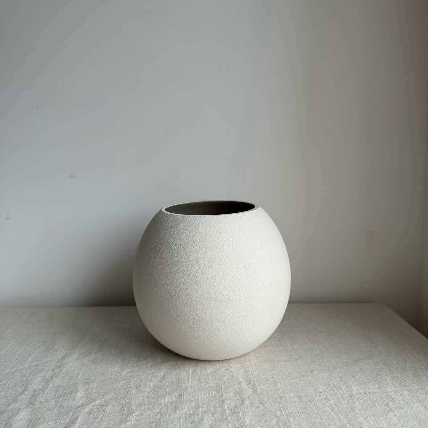 CLOUD  |   off-white smooth rounded vase