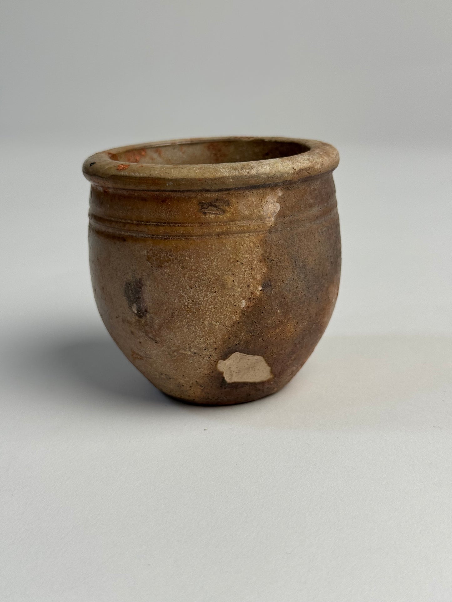 Small vintage pinch pot