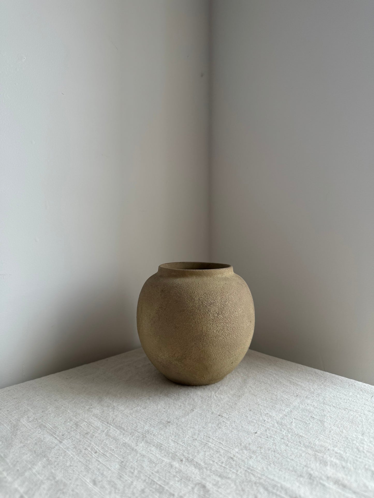 EARTH  |  warm brown round vase