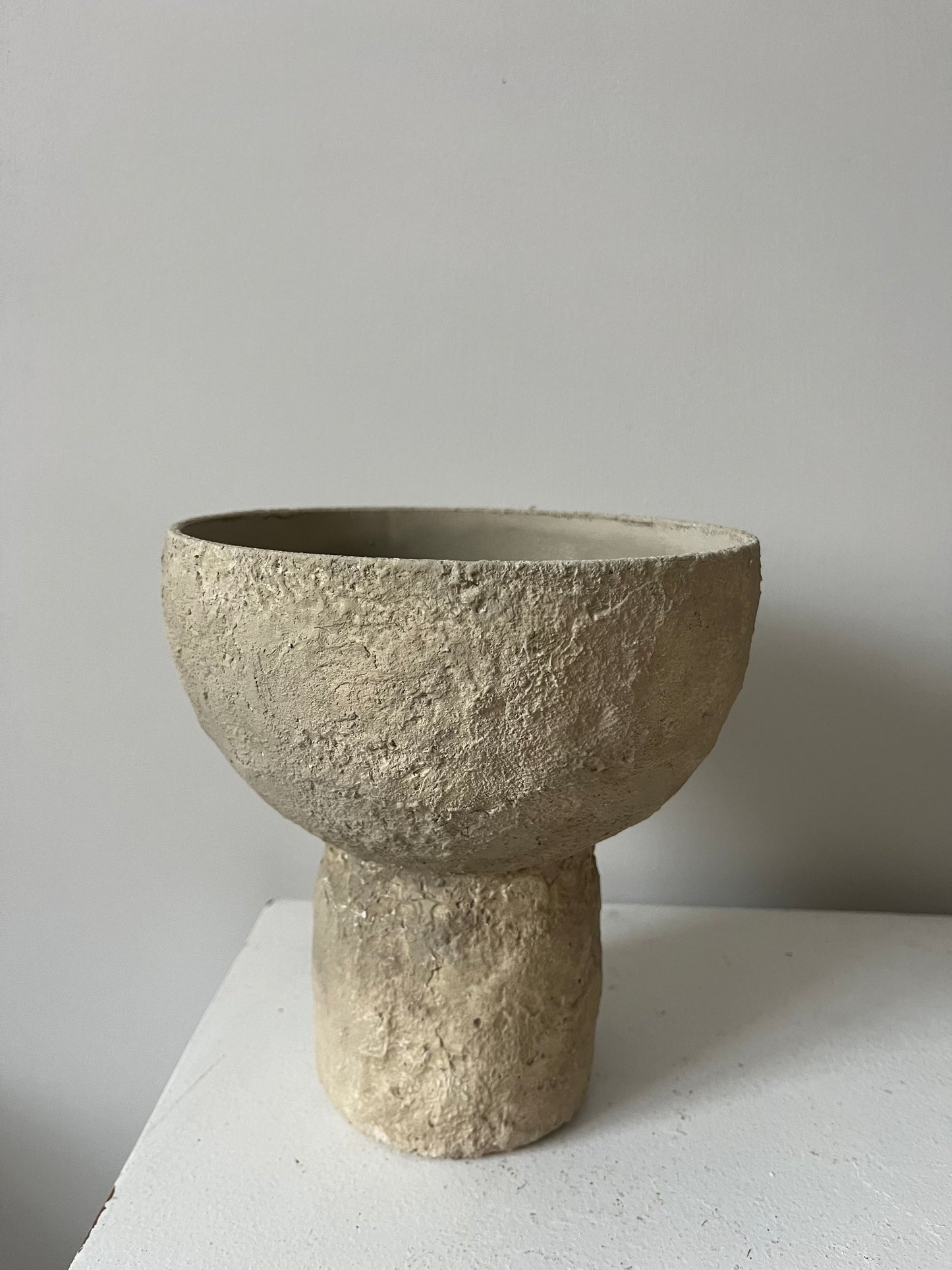 CLOUD  |   Light beige textured rounded pedestal bowl