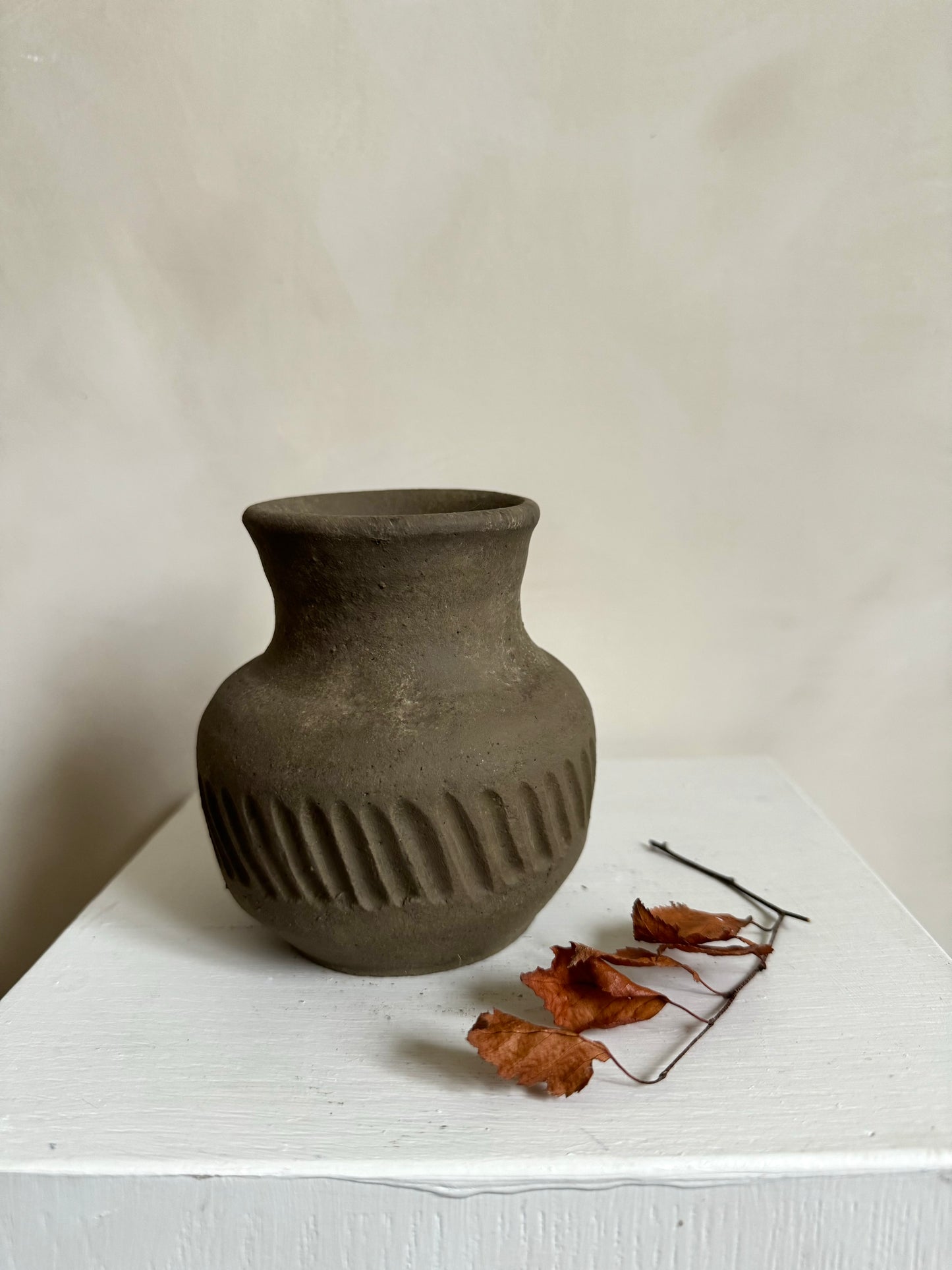 EARTH  |  Small brown line detail quirky vase